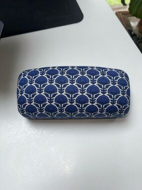 Vera Bradley Sunglasses Hard Case in Cobalt Blooms